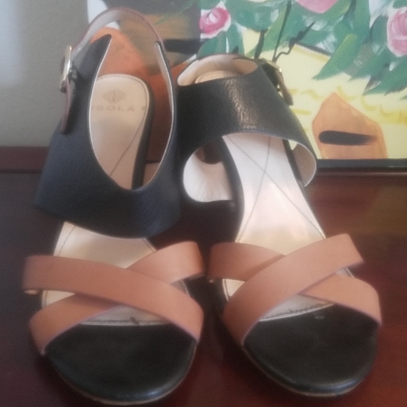 Isolated leather sandal - Picture 1 of 4